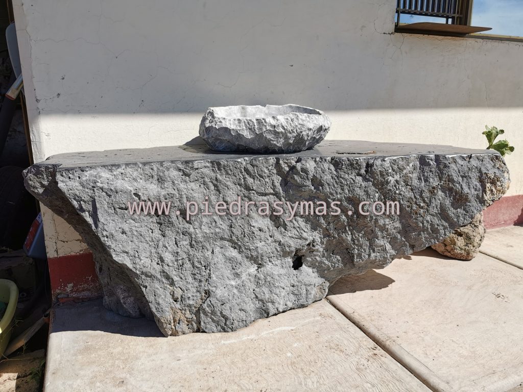 Base de recinto gris poro cerrado con repisa pulida brillada