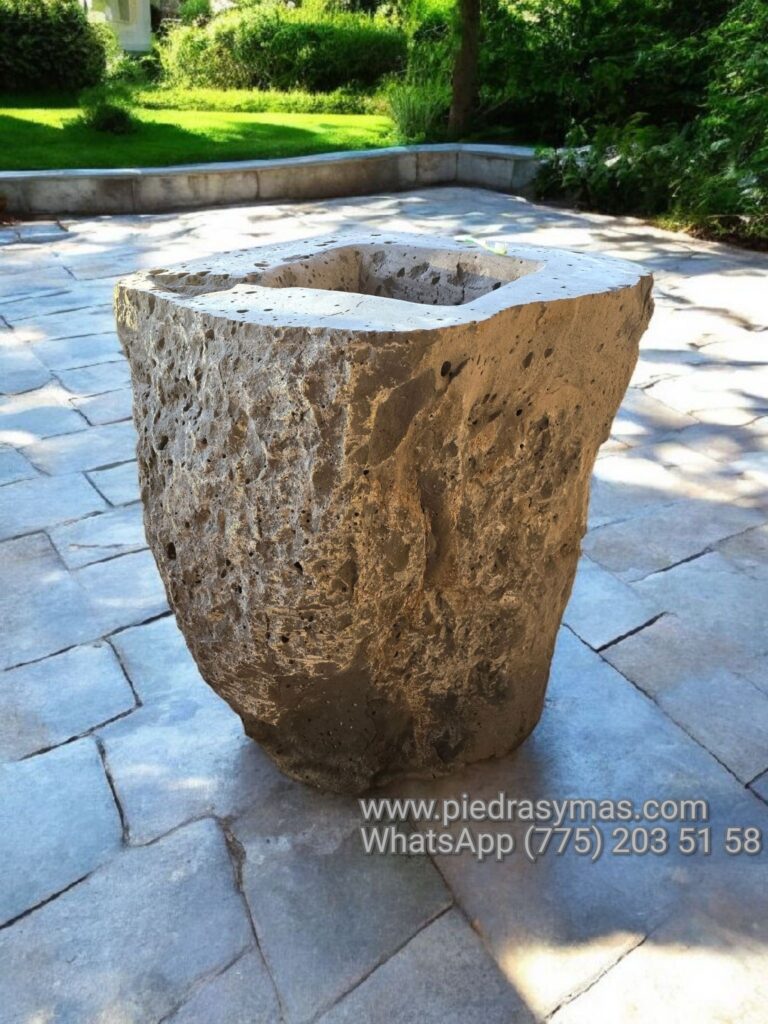 Foto 6 Maceta grande rustica tipo pedestal de piedra volcanica