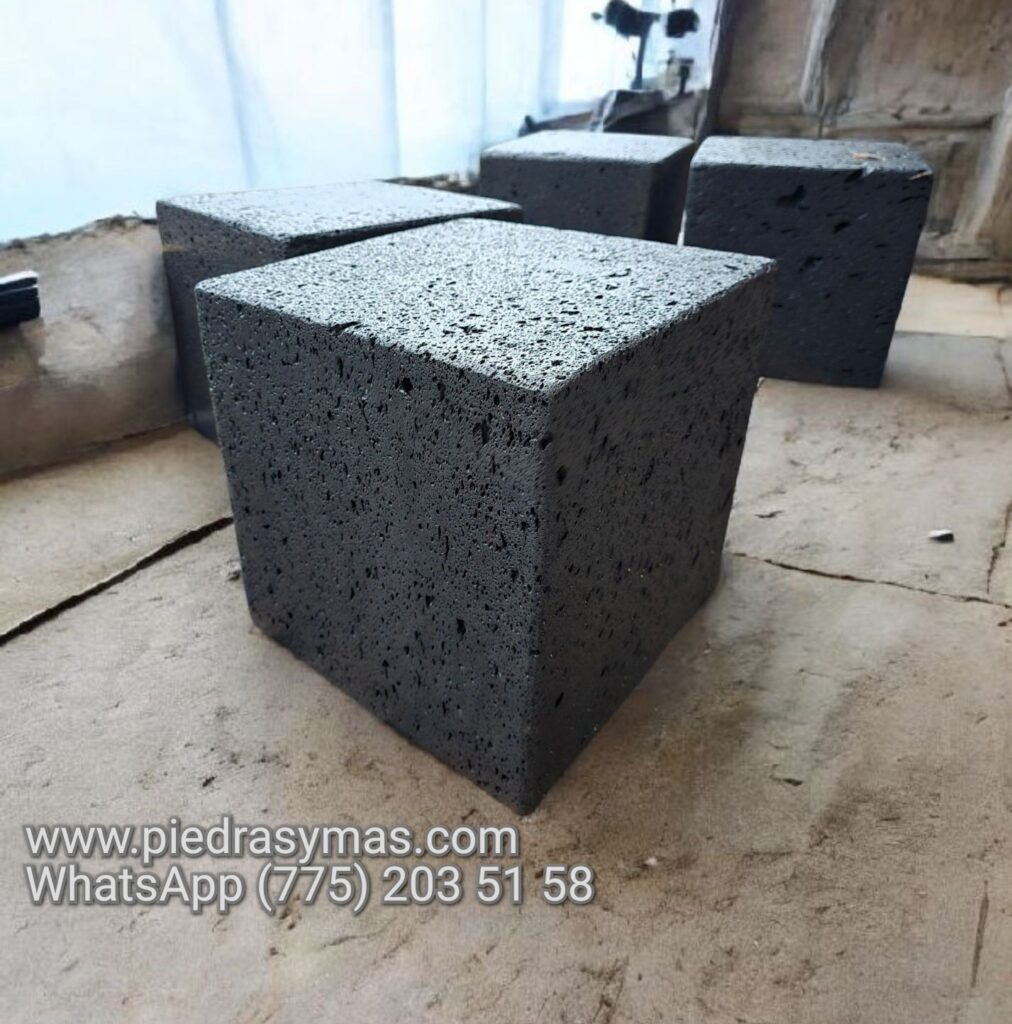 REPISAS_RECINTO_MESAS_TABLES_NATURALSTONE_DECO_PIEDRAVOLCANICA_PIEDRASYMASMEXICO_4 Foto 14. Mesas de piedra volcanica en cubo pulido perfilado